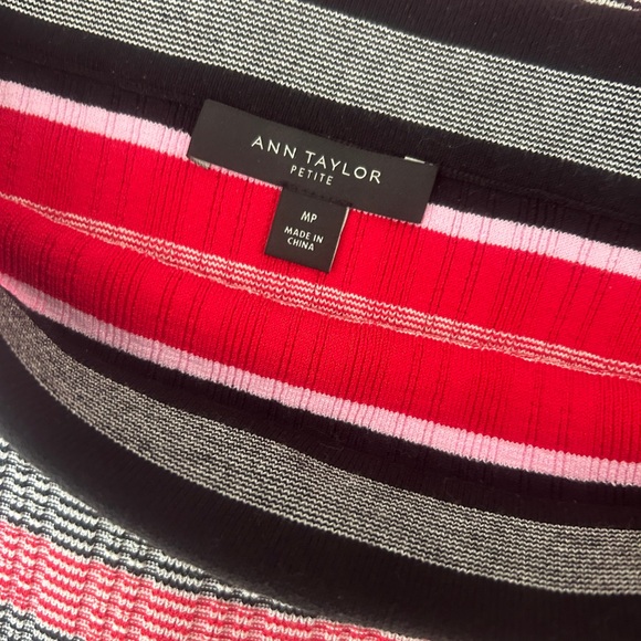 Ann Taylor skirt and sweater set - Picture 4 of 7